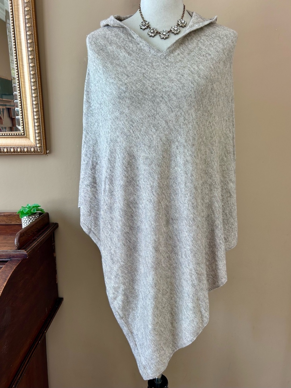 100% Cashmere Oatmeal Gray Hooded Poncho Shawl Cape